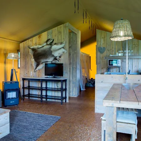 אתר קמפינג Camping De Pampel הונדרלו